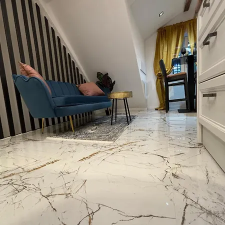 Vale Apartment Split