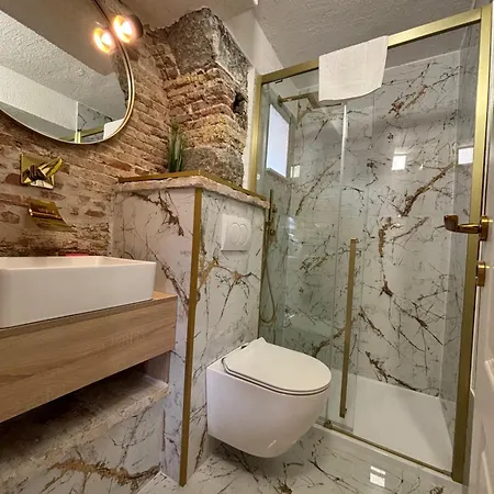 Vale Apartment