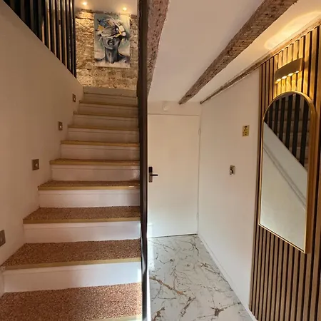 Vale Apartment