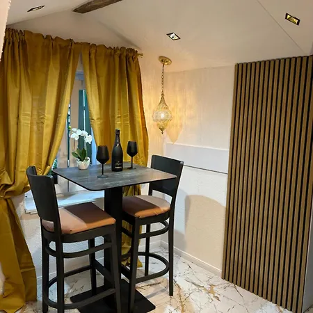 Vale Apartment Split