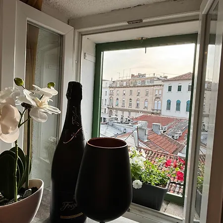 Vale Apartment Split